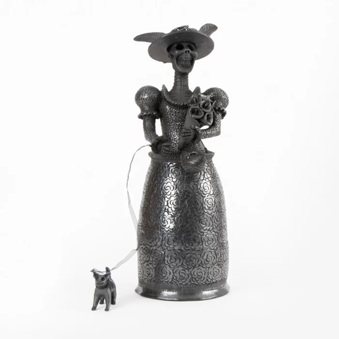 Black clay catrina with alcatraces