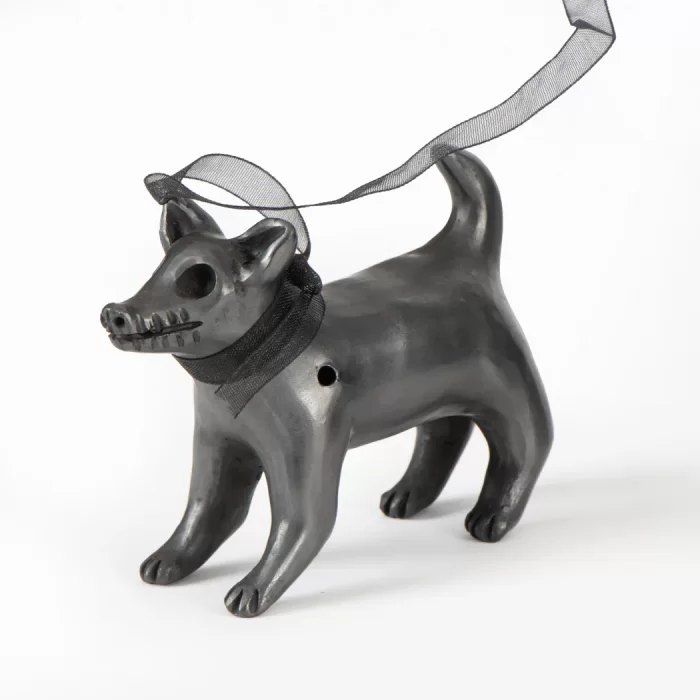 Black clay catrina with alcatraces