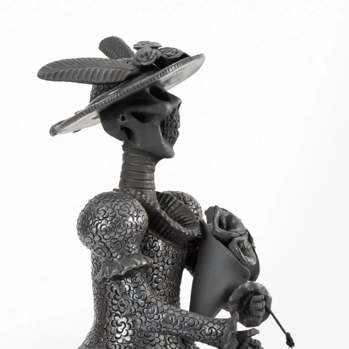 Black clay catrina with alcatraces