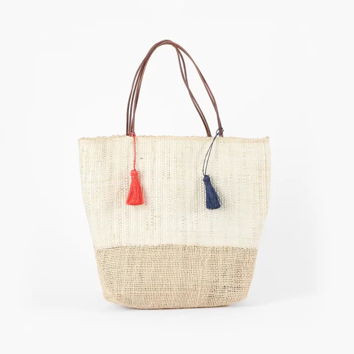 Sisal bag with pompom