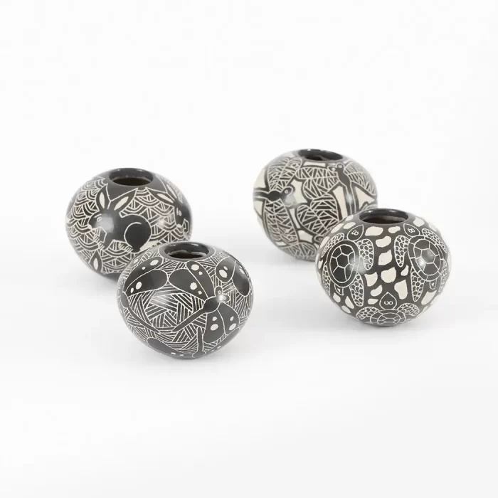 Mini black pot with fauna