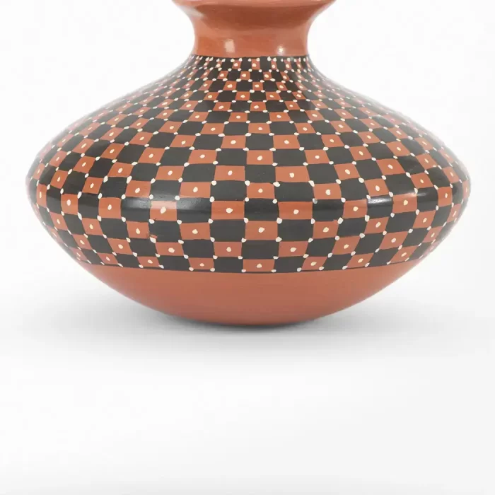 Geometric pot with mouth