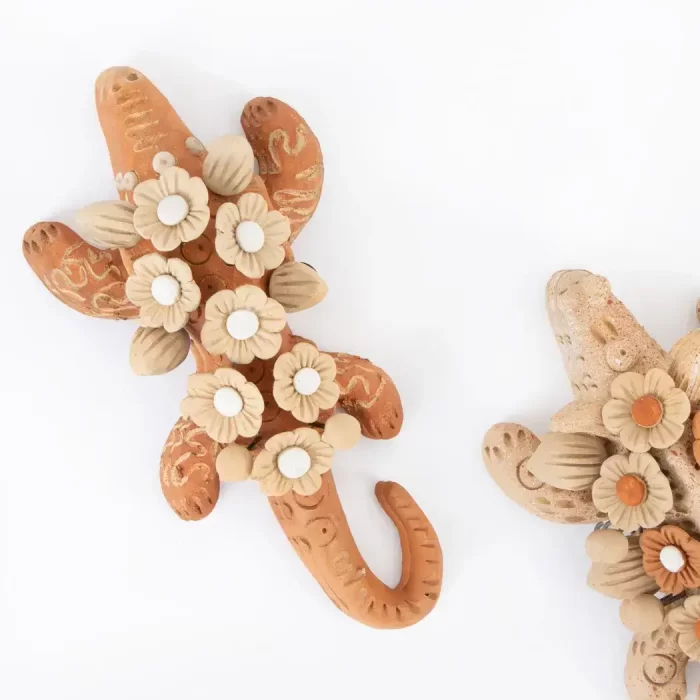 Floral crocodile of pastillage