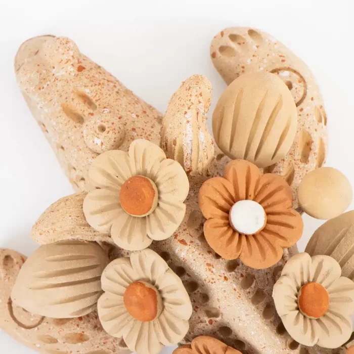 Floral crocodile of pastillage