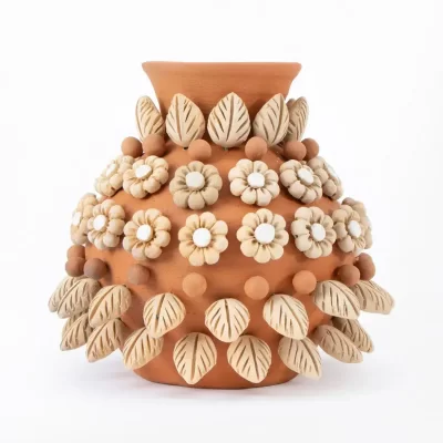 Ollita with dancing leaves