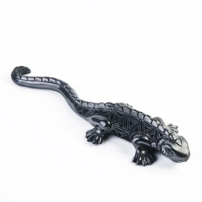 Traditional Iguana in Black Clay | Unique Designs