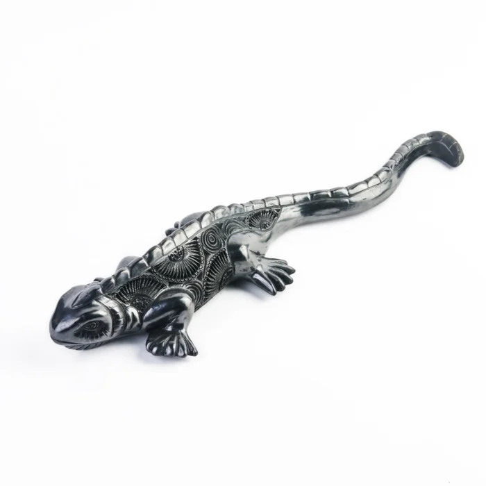 Traditional Iguana in Black Clay | Unique Designs