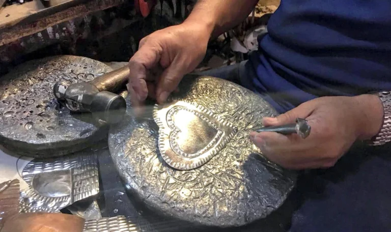 Artesanía Mexicana de Latón y Hojalata