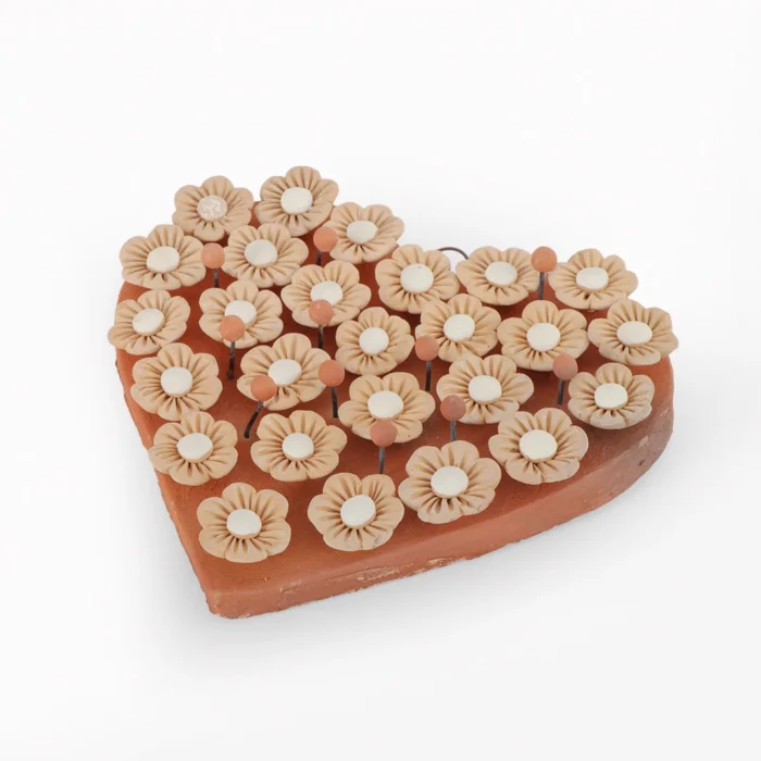 Flat heart with pastillage flowers