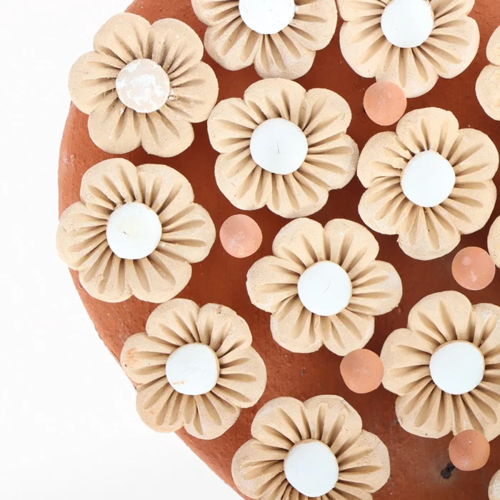 Flat heart with pastillage flowers