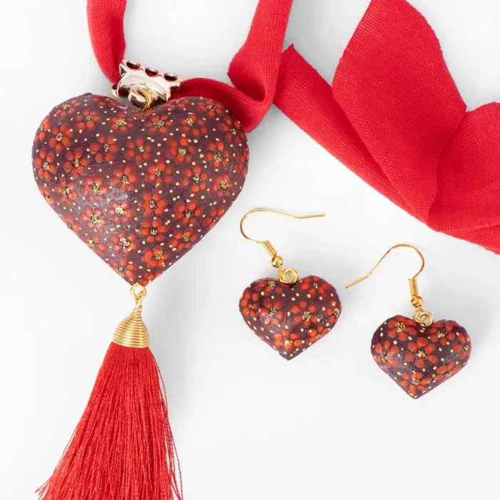 Juego de collar y aretes pintados a mano