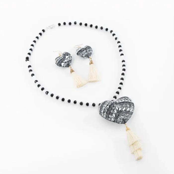 DCM-ACC-313_5-1.webp Juego de collar y aretes pintados a mano