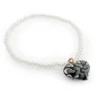 Pulsera de piedras de colores con dije de madera