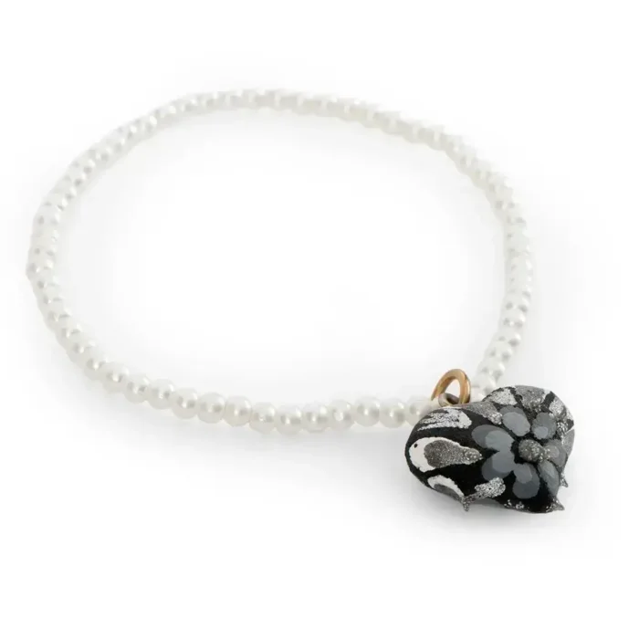 Pulsera de piedras de colores con dije de madera