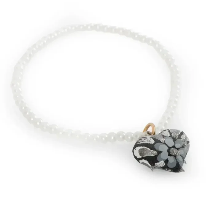 Pulsera de piedras de colores con dije de madera