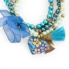 Pulsera de piedras de colores con dije de madera