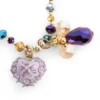 Pulsera de piedras de colores con dije de madera