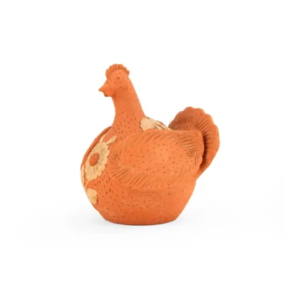 Natural clay hen with pastillage