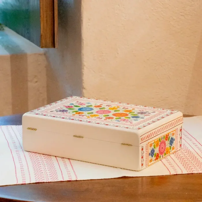 Caja de Olinalá para té