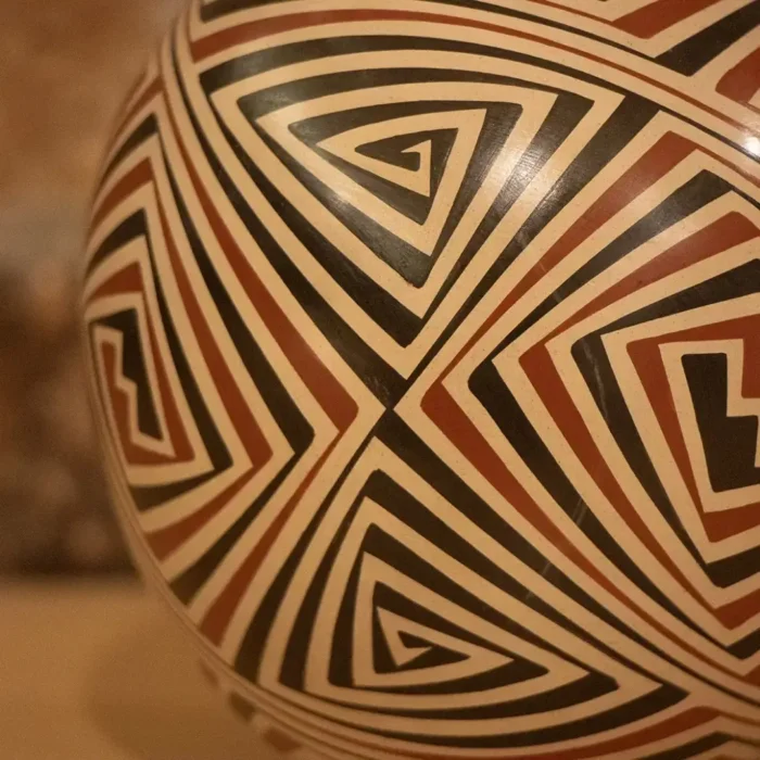 Round line pot