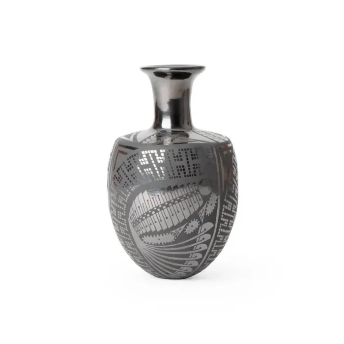 Black graphite pot, long neck
