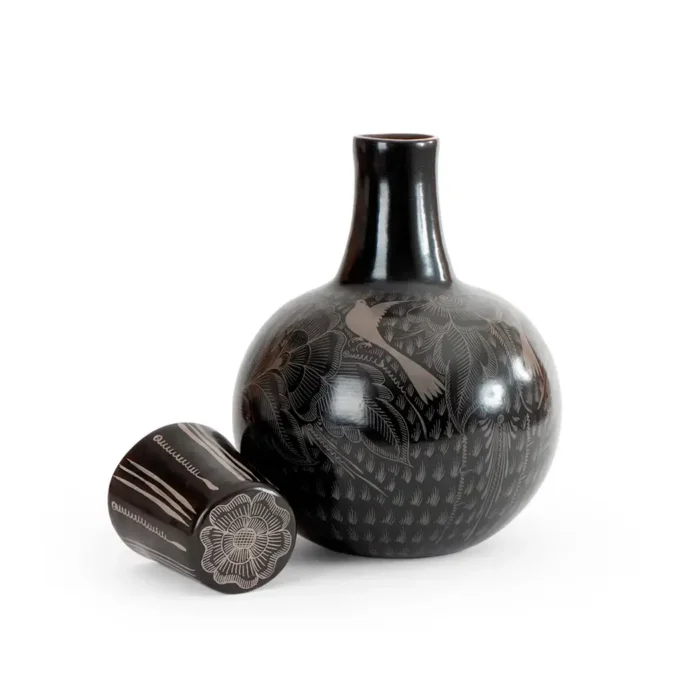 Botellón de barro bruñido