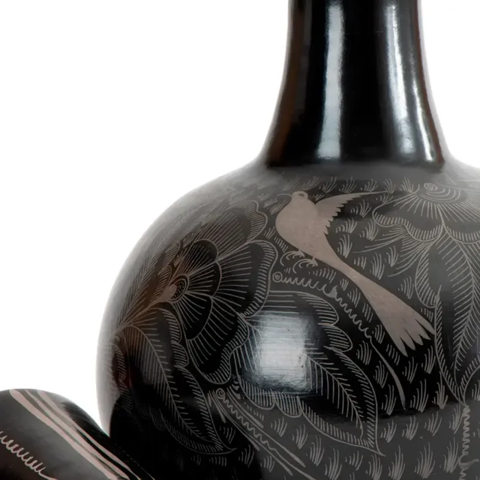 Botellón de barro bruñido