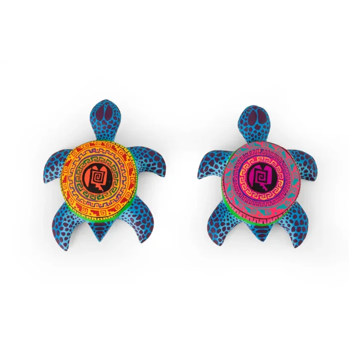 Alebrije de tortuga marina colorida